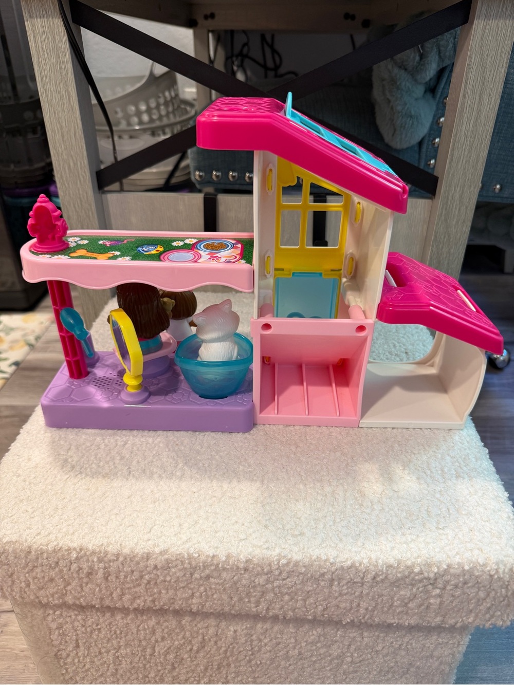 Fisher-Price Little People Pet Grooming Salon Playset Dog Groomer Vet Toy Figure - Picture 10 of 12